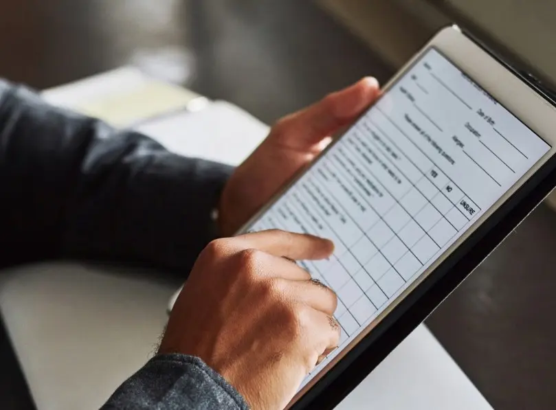 HR leader completing salary survey participation steps